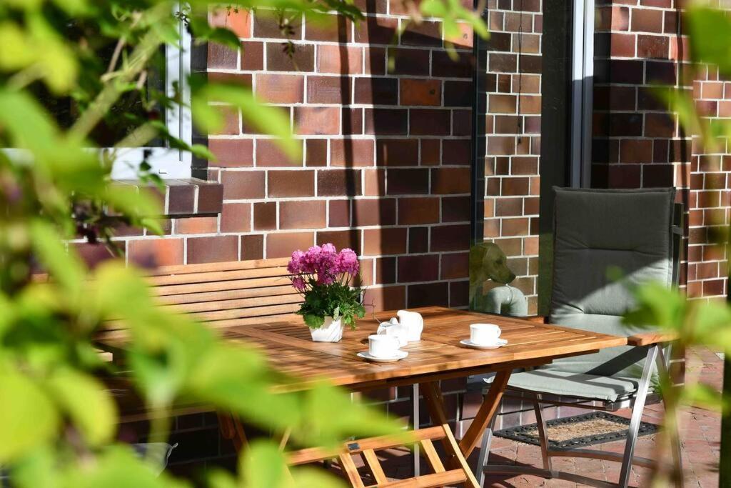 Unser Traumhaus Mit Wunderschoenem Garten Aurich Exterior photo