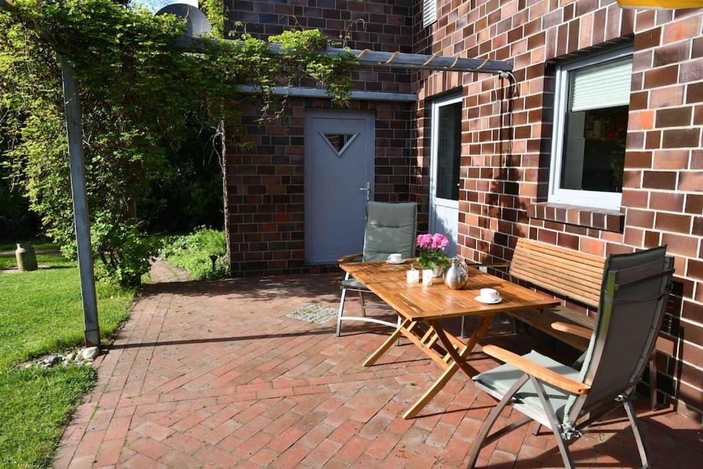 Unser Traumhaus Mit Wunderschoenem Garten Aurich Exterior photo